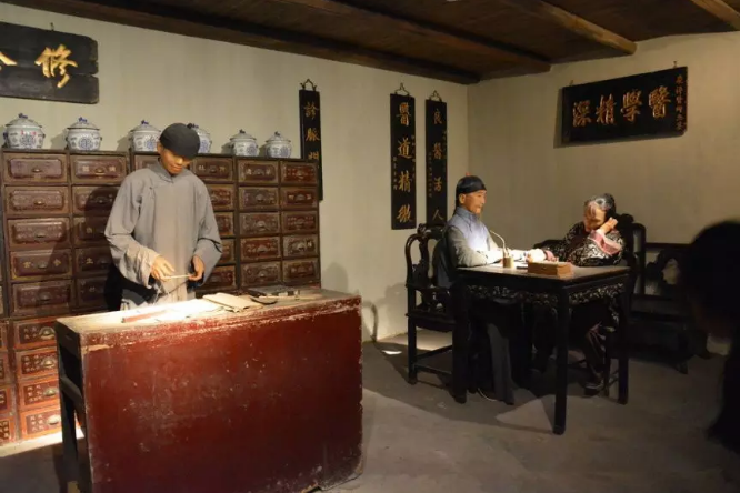 【昆中药杯·最美药店人】亿万先生不生产美，亿万先生是药店圈的星探